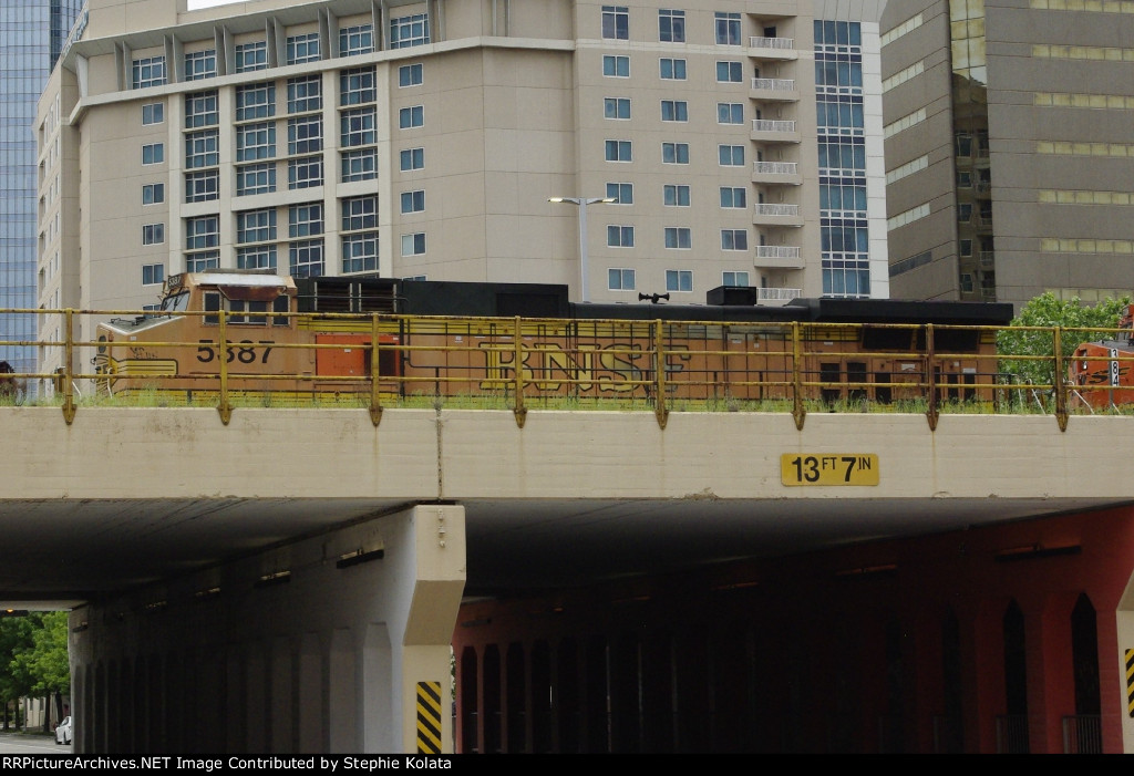 BNSF 5387